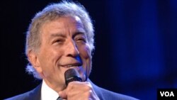 A los 85 años Tony Bennett se ubica como número uno de la lista Billboard gracias a su más reciente álbum Duets II.