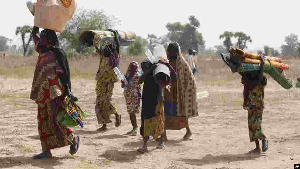 &#39;Yan Gudun Hijira Daga Kamaru Sun Isa Sansanin &#39;Yan Gudun Hijira Dake Furore a Yola.