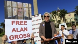 La esposa de Alan Gross, Judy, durante un evento de apoyo a la liberación de su marido preso en Cuba, que ahora también apoya la ONU: