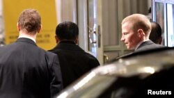 리영호 북한 외무상(가운데 뒷모습)이 지난해 3월 스웨덴 외교부를 방문했다. 스웨덴 정부는 당시 리 외무상과 스웨덴의 영사 업무와 한반도 문제 등을 논의했다고 밝혔다.