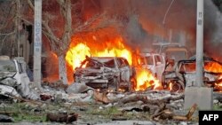 Serangan bom mobil di Ambassador Hotel di Mogadishu, hari Rabu (1/6).