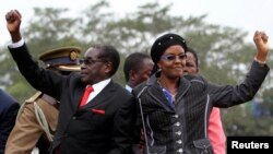 Zimbabwean President Robert Mugabe and his wife Grace. (File Photo)