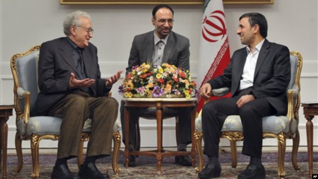 Utusan PBB-Liga Arab untuk Suriah, Lakhdar Brahimi bertemu Presiden Iran Mahmoud Ahmadinejad di Teheran (14/10).