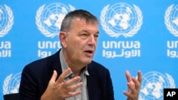 Komisaris Jenderal UNRWA Philippe Lazzarini berbicara dengan wartawan di Beirut, Lebanon, pada 6 Desember 2023 (foto: dok).