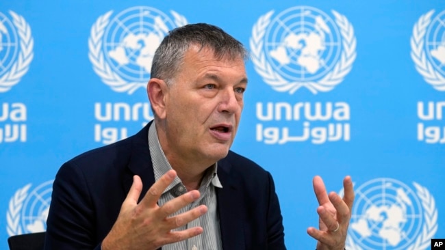 Komisaris Jenderal UNRWA Philippe Lazzarini berbicara dengan wartawan di Beirut, Lebanon, pada 6 Desember 2023 (foto: dok).