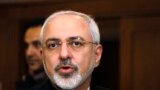 محمد جواد ظریف، وزیر امور خارجه جمهوری اسلامی ایران، پيش از ملاقات با جان کری، وزیر امور خارجه ايالات متحده آمریکا، در واکنش به پرسش خبرنگاران گفت که در دیدار با کری مهم است ببینیم آيا می&zwnj;توان در راستای کم کردن از اختلافات بر سر برنامه مورد مناقشه اتمی کشورش پیشرفتی حاصل کرد يا نه &ndash; ژنو (سوئيس)، ۱۴ ديماه ۱۳۹۳ (۱۴ ژانويه ۲۰۱۵)