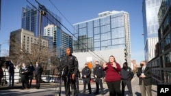 El jefe de Policía de Nashville, John Drake, ofrece una conferencia de prensa el domingo 27 de diciembre de 2020 en Nashville, Tennessee. Otros cinco oficiales que respondieron a la explosión el Día de Navidad hablaron de la experiencia.