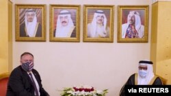 US Secretary of State, Mike Pompeo meets with Bahrain Foreign Minister Abdullatif bin Rashid al-Zayani during his visit to Manama, Bahrain, Aug. 25, 2020. (Bahrain News Agency/Handout via Reuters) 