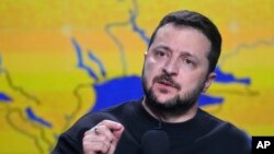 Президент України Володимир Зеленський під час пресконференції 19 грудня 2023 року. AP Photo/Efrem Lukatsky