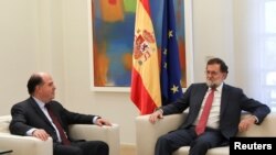 Spanish Prime Minister Mariano Rajoy, right, and Julio Borges, president of the National Assembly and lawmaker of the Venezuelan coalition of opposition parties, meet at Moncloa Palace in Madrid, Sept. 5, 2017. 