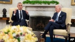 Toj ги даде коментарите на средбата во Овалната канцеларија со претседателот Џо Бајден, кој рече дека посветеноста на САД кон НАТО е цврста