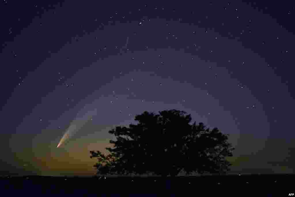 Comet C/2024 G3 (ATLAS) is seen in the sky at dusk near Capilla del Sauce, Florida Department, some 185 km north of Montevideo, Uruguay, Jan. 22, 2025.