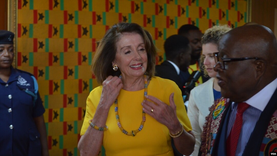 US House Speaker Nancy Pelosi wears some Ghanaian beaded jewelry during her visit to Accra, July 31, 2019. (S. Knott/VOA) 