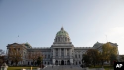 ARCHIVO: Vista del Capitolio de Pensilvania, en Harrisburg, el 19 de noviembre de 2019.