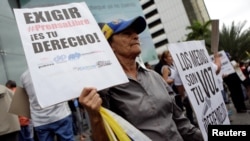 Venezolanos se manifiestan en Caracas en el Día Mundial de la Libertad de Prensa el 3 de mayo de 2016.