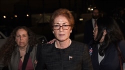 玛丽·约万诺维奇闭门作证后离开国会山。(2019年10月11日)