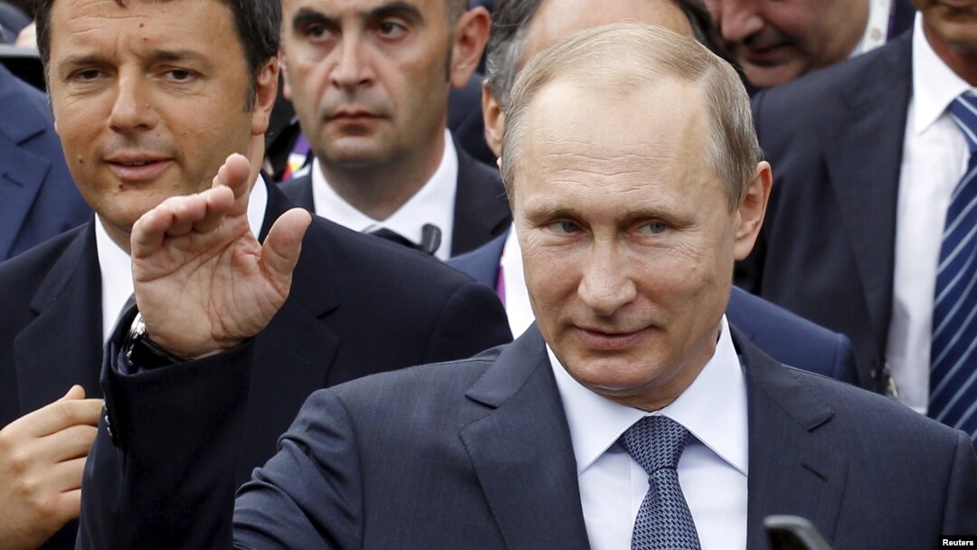 FILE - Russian President Vladimir Putin, followed by Italian Prime Minister Matteo Renzi, left, visit the Expo 2015 global fair in Milan, northern Italy, June 10, 2015.