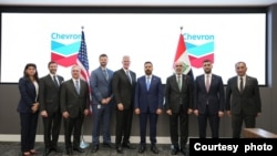 Kombûna Serokwezîrê Îraqê Elî el Zeydî ligel kompanîya Chevron li Teksasê.