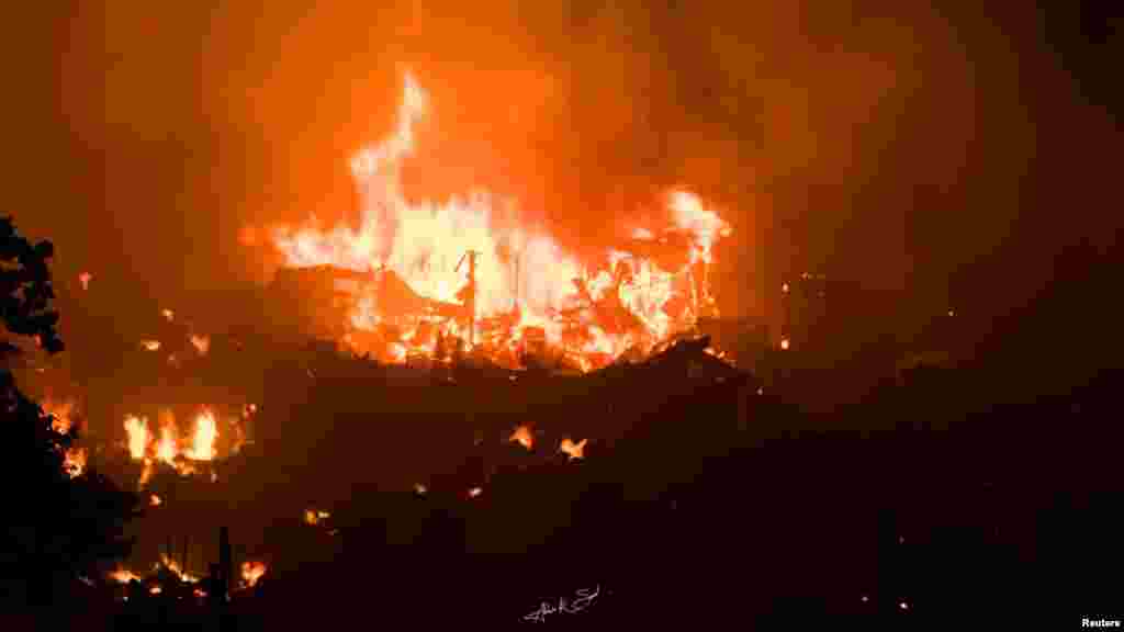 آگ کے شعلے اس قدر بلند تھے کہ دور دراز کے علاقوں میں اس کا دھواں دیکھا جاسکتا تھا۔