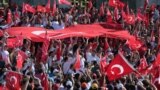 
Manifestação anti golpe, hoje, em Ankara