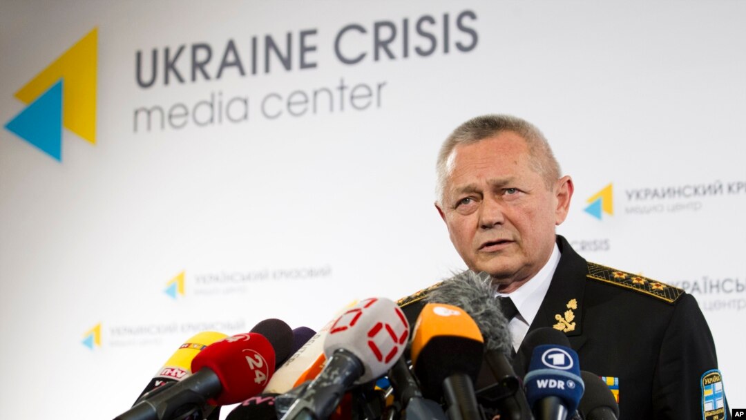 Bộ trưởng Quốc phòng Ukraina Ihor Tenyukh nói chuyện tại một cuộc họp báo ở Kiev, 17/3/14