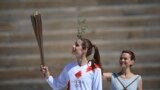 کاترینا استفانیدی دونده ۳۰ سال یونانی که در المپیک برزیل در رشته پرتاب نیزه مدال طلا کسب کرده بود، در مراسم اهدای مشعل المپیک برای بازی&zwnj;های المپیک تابستانی ۲۰۲۰ توکیو در شهر آتن یونان حضور دارد.&nbsp;