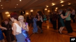 More than 500 Irish-Americans who trace their roots to County Mayo in Ireland gathered in a New York dance hall for an early St. Patrick's Day celebration.