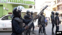 Des policiers sénégalais lors des manifestations à Dakar, le 19 avril 2018 