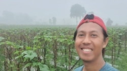 FILE - Petani milenial Didik Purwanto asal Kediri , Jawa Timur berswa photo dengan Kebun sayur, usaha pertanian yang sudah dijalaninya dua tahun. (dokumentasi pribadi).