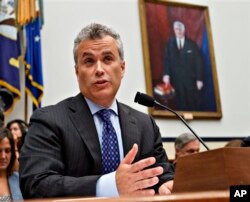 FILE - Jeffrey Zients testifies on Capitol Hill in Washington, Aug. 1, 2012.