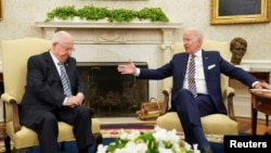 ប្រធានាធិបតី​អាមេរិក​លោក​ Joe Biden​ ជួប​​ពិភាក្សា​ជាមួយ​​ប្រធានាធិបតី​អ៊ីស្រាអែល​លោក Reuven Rivlin នៅ​សេតវិមាន​ក្នុង​រដ្ឋធានី​វ៉ាស៊ីនតោន កាល​ពី​ថ្ងៃ​ទី​២៨ ខែ​មិថុនា ឆ្នាំ​២០២១។