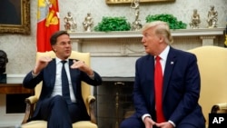 ARCHIVO - El presidente Donald Trump habla durante una reunión con el primer ministro holandés Mark Rutte en la Oficina Oval de la Casa Blanca, el jueves 18 de julio de 2019, en Washington.