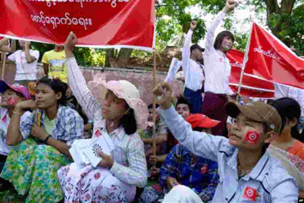 အလုပ်သမားနေ့မှာ အနိမ့်ဆုံးသတ်မှတ်လုပ်ခလစာ ကျပ် ၅၆၀၀ ပေးရေး အလုပ်သမားတွေက ဆန္ဒပြတောင်းဆိုခဲ့ကြပါတယ်။ ရန်ကုန်တိုင်းဒေသကြီး အစိုးရက သတ်မှတ်ပေးထားတဲ့ ကျိုက္ကဆံလူထုဟစ်တိုင်မှာ ဒီကနေ့ တောင်းဆိုဆန္ဒပြခဲ့ကြတာပါ။