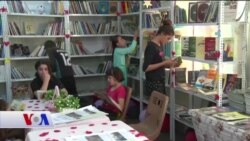 پەرتوکخانەیەک لە کەمپی ئاوارە ئێزیدیەکان