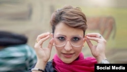 مطهره گونه‌ای، دانشجوی معترض رشته دندانپزشکی در دانشگاه تهران، که از تحصیل محروم و به حبس محکوم شده است (آرشیو)