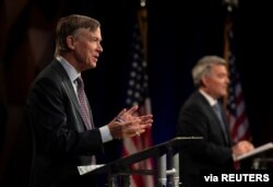 지난 13일 미국 콜로라도주 포트콜린스에서 공화당 코리 가드너 상원의원(오른쪽)과 민주당 후보인 존 힉켄루퍼 전 주지사의 TV 토론회가 열렸다.