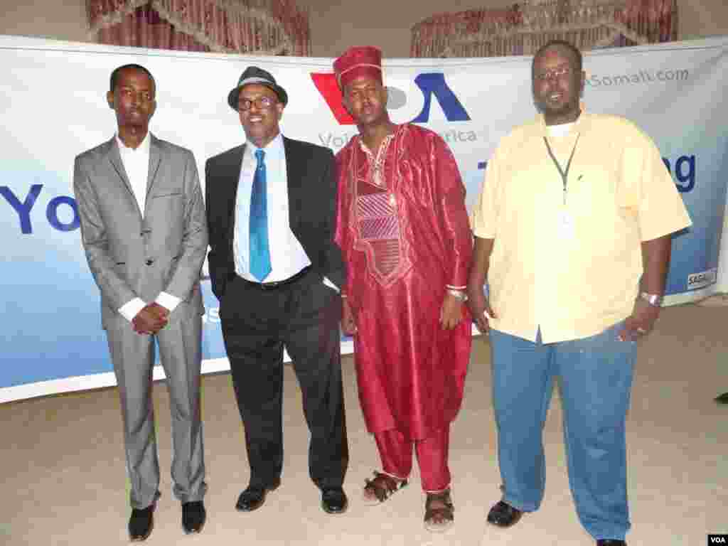 Laanta Af-Soomaaliga ee VOA oo "Kulan Dadweyne" oo looga hadlayo Dhalinyarada iyo Tahriibka ku qabatay magaalda Hargeysa, June 14, 2013.