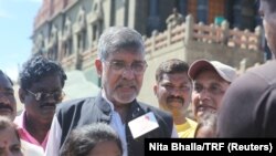 Peraih Nobel dan aktivis hak anak Kailash Satyarthi berbicara kepada media tentang perdagangan anak dan pelecehan seksual di Kanyakumari, India, 11 September 2017. (Foto: Reuters / Nita Bhalla)