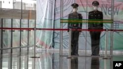 北京国际机场三号航站楼的守卫人员