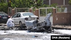 petugas forensik tengah memeriksa lokasi ledakan di Reyhanli, provinsi Hatay, Turki, yang berbatasan dengan Suriah, 5 Juli 2019. (Foto: dok). Sebuah kendaraan pengangkut migran mengalami kecelakaan di Turki Timur, menewaskan sedikitnya empat orang. 