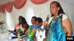 Marie Louise Baricako ni umuyobozi w'umuhari 'Inamahoro' w'Abarundikazi bari mu buhungiro, afashe ijambo mu nama ku munsi mpuzamakungu w'abakenyezi talike 8 z'ukwa gatatu uno mwaka.
