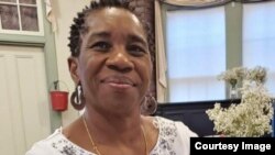 Amai Portia Kandemiri vemudunhu reMaryland, muAmerica.