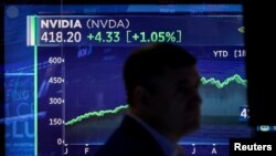 资料照：纽约证券交易所纳斯达克英伟达股票走势图。（2023年10月23日）