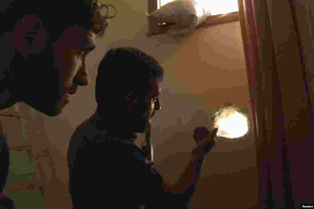 Free Syrian Army fighters take their positions in a room as they try to locate snipers in Aleppo's Salaheddine neighborhood, July 21, 2013.