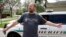 Eric Paddock, em của tay súng Stephen Paddock trong vụ nổ súng tại Las Vegas nói chuyện với truyền thông gần nhà tại Orlando ngày 2/10/2017.