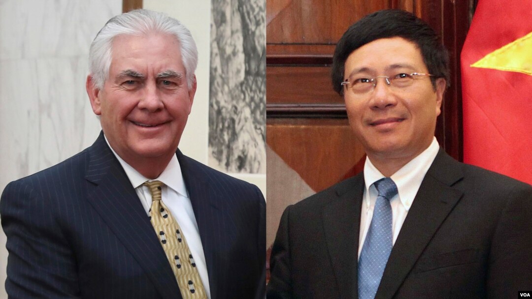 Ngoại tưởng Hoa Kỳ Rex Tillerson (trái) và Phó Thủ tướng kiêm Bộ trưởng Ngoại giao Việt Nam. (Ảnh tư liệu)