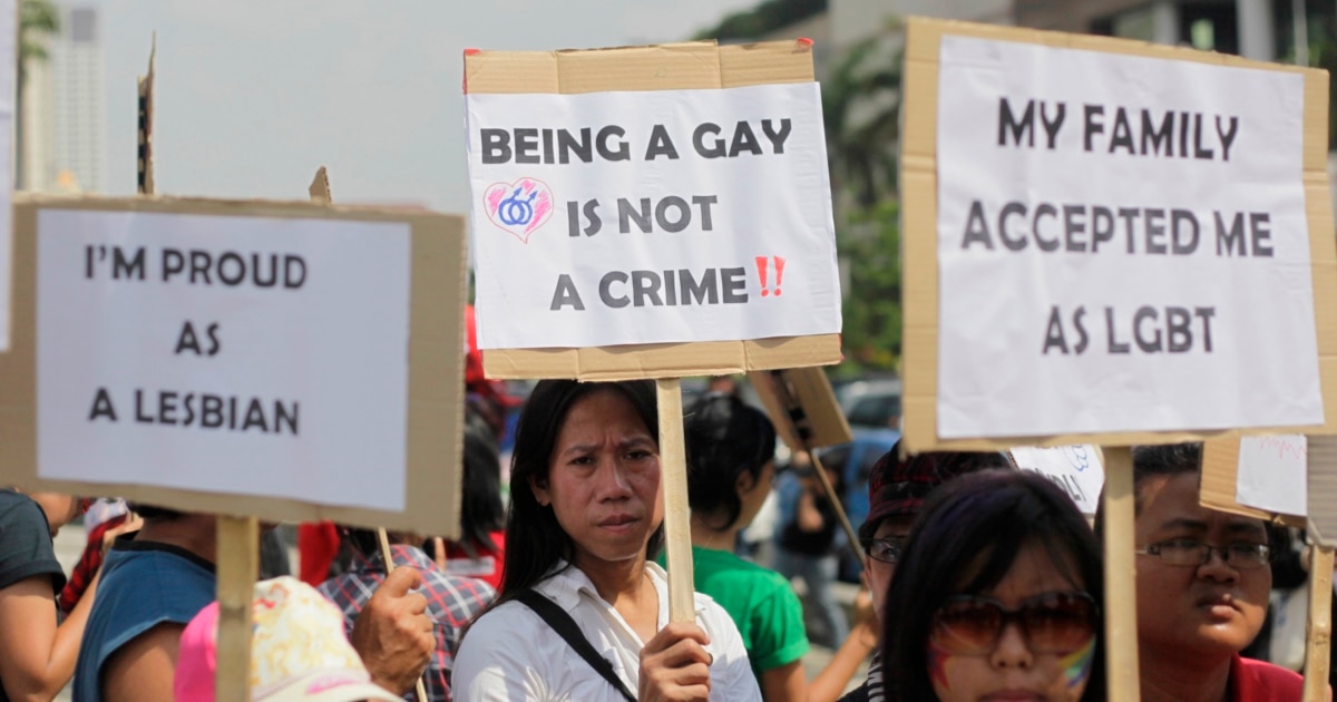 Keksa qaynonamning yalangoch surati