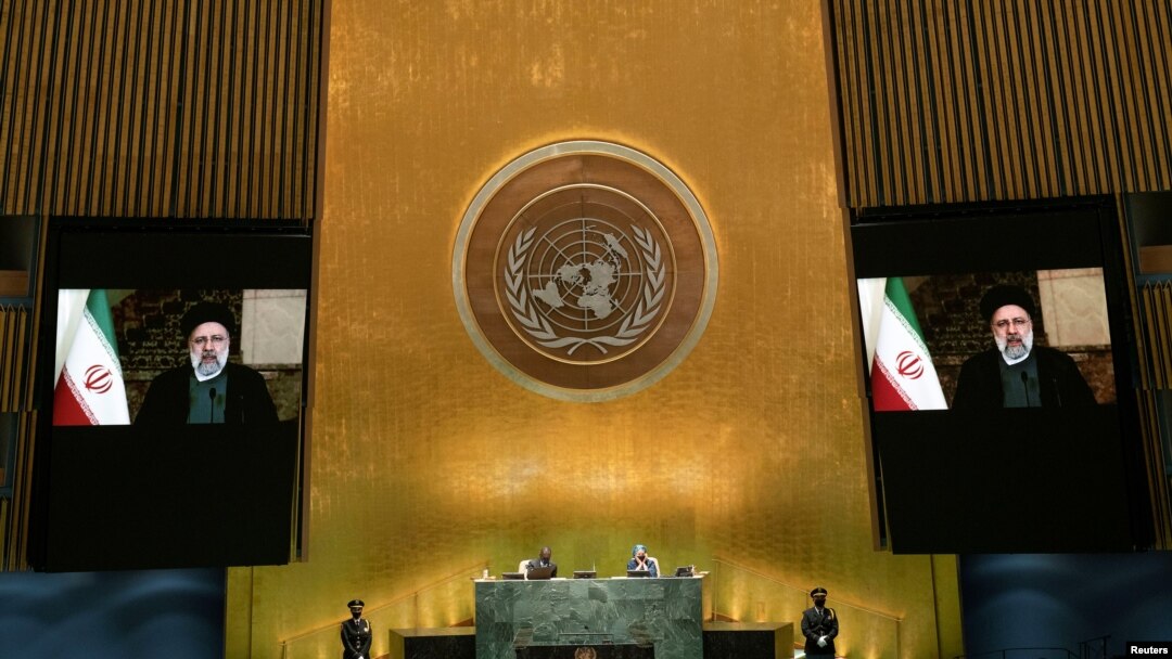 Perezida wa Irani Ebrahim Raisi ariko ashikiriza ijambo mu nama ya 76 ya bose ya ONU i New York, kw'itariki ya 21/09/2021