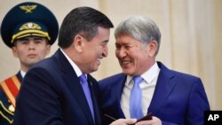 رئیس جمهوری سابق قرقيزستان، سمت راست