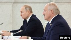 Predsjednik Rusije Vladimir Putin i predsjednik Bjelorusije Aleksandar Lukašenko tokom sastanka u aprilu 2023.